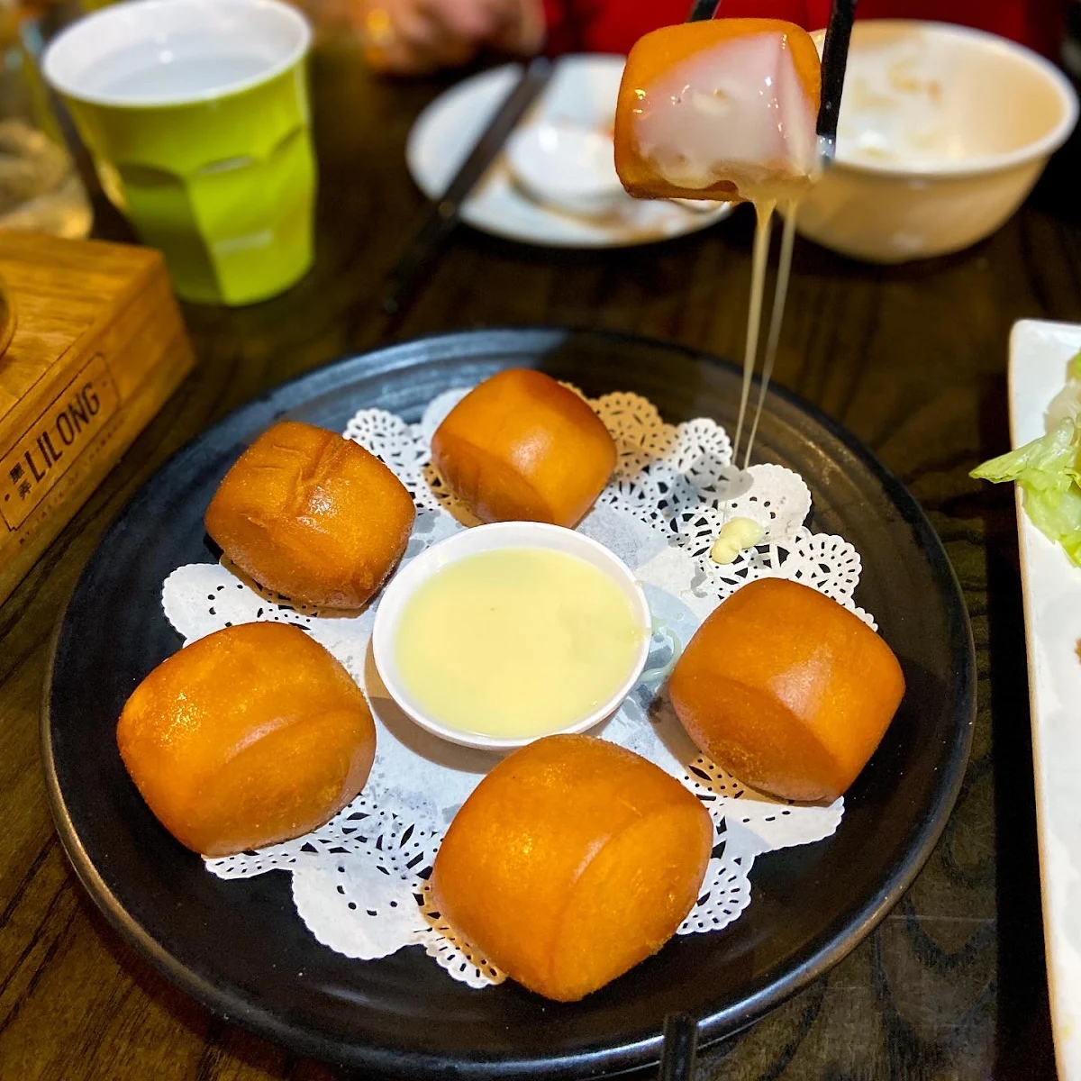 deep fried chinese milk dough 6pcs 金色小刀切6个